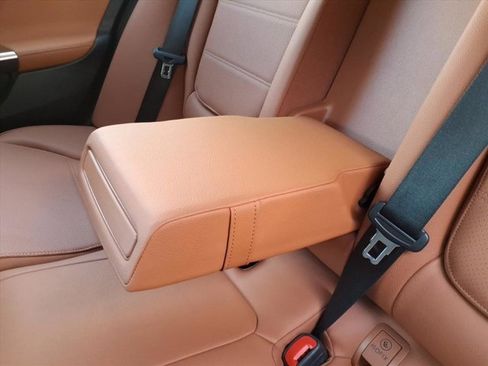 Used 2025 Mercedes-Benz C 300 4MATIC Sedan image 8