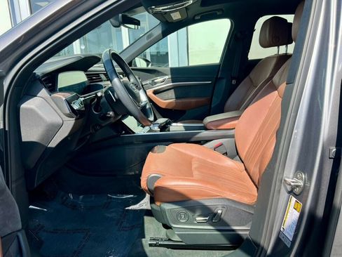 Used 2019 Audi e-tron Prestige w/ Prestige Package image 13