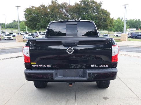 Used 2017 Nissan Titan SL w/ SL Towing Convenience Package AWD/4WD image 8