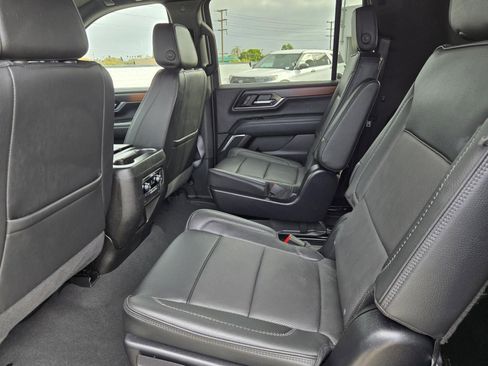 Used 2025 GMC Yukon XL Denali image 25