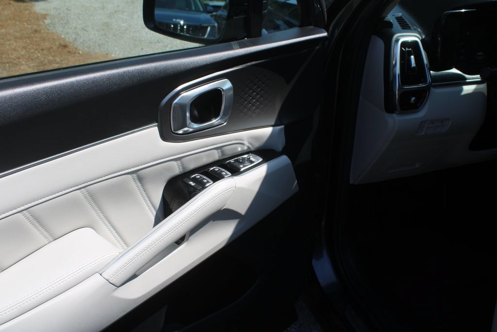 Certified 2023 Kia Sorento SX AWD/4WD image 20