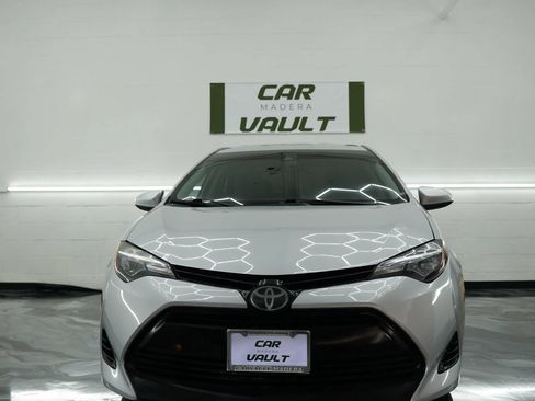 Used 2017 Toyota Corolla SE FWD image 3