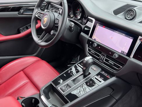 Certified 2023 Porsche Macan image 13