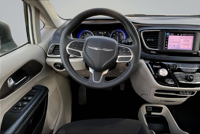 Used 2022 Chrysler Voyager LX FWD image 8