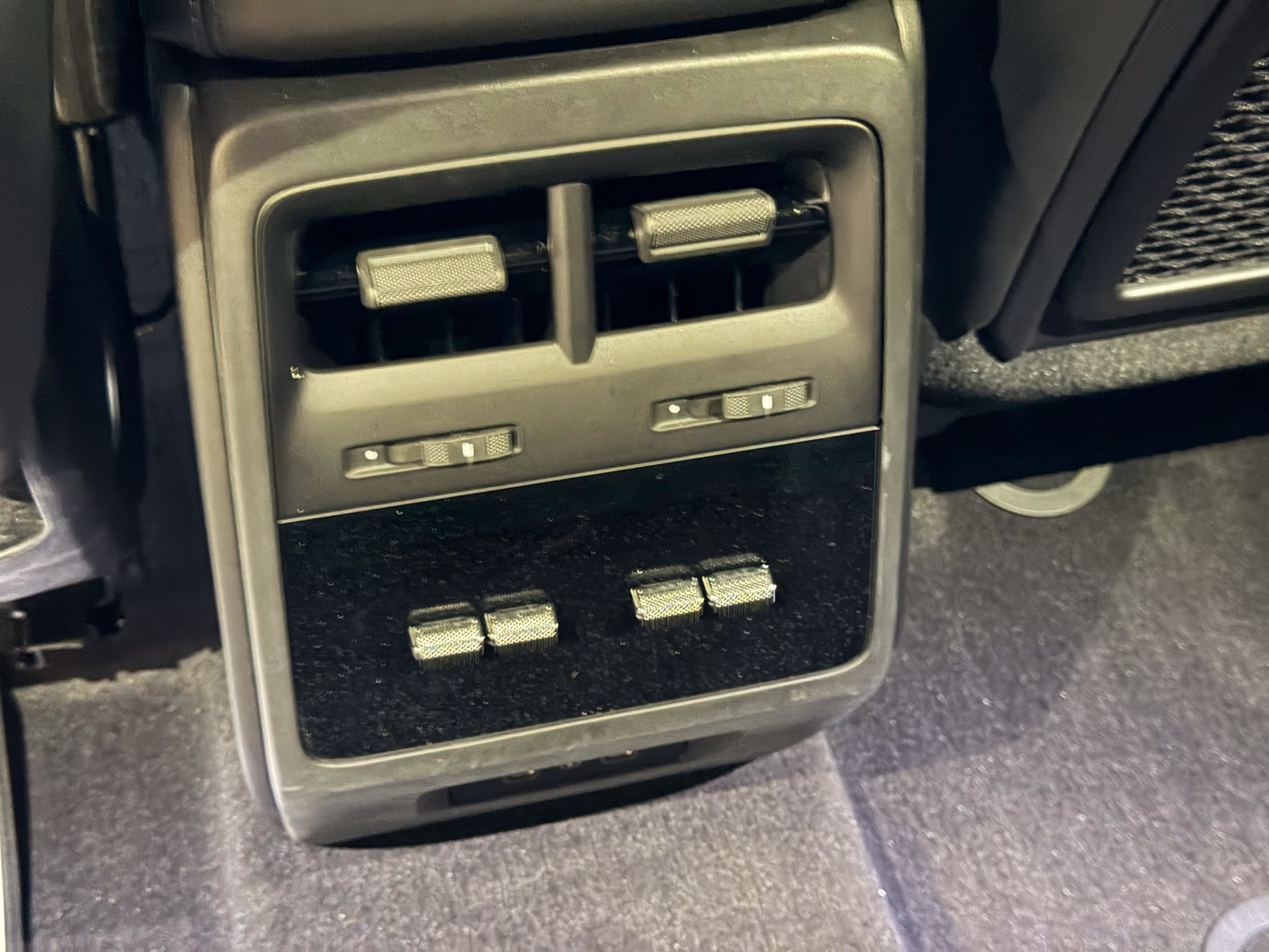 Certified 2026 Porsche Macan 4S Electric AWD/4WD image 23