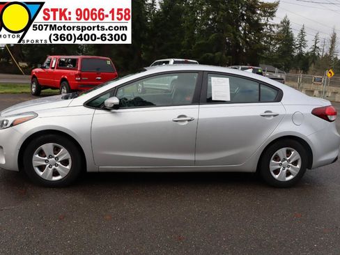 Used 2018 Kia Forte LX FWD image 3