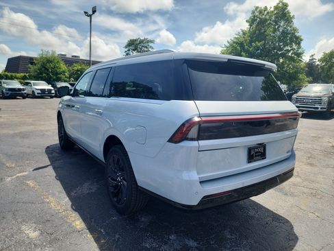 New 2026 Lincoln Navigator L Black Label AWD/4WD image 3