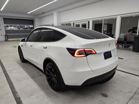 Used 2023 Tesla Model Y Long Range image 4