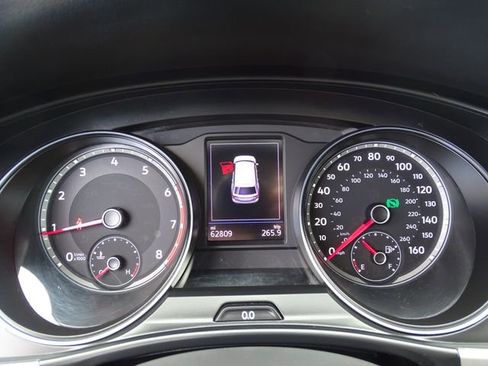 Used 2021 Volkswagen Atlas SE w/ Towing Package image 12