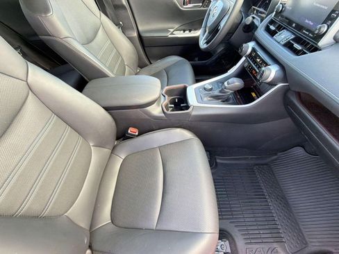 Certified 2022 Toyota RAV4 Limited AWD/4WD image 34