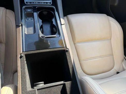 Used 2019 Jaguar F-PACE Prestige image 32
