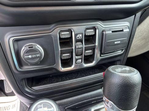 Used 2021 Jeep Wrangler Unlimited Sport AWD/4WD image 27