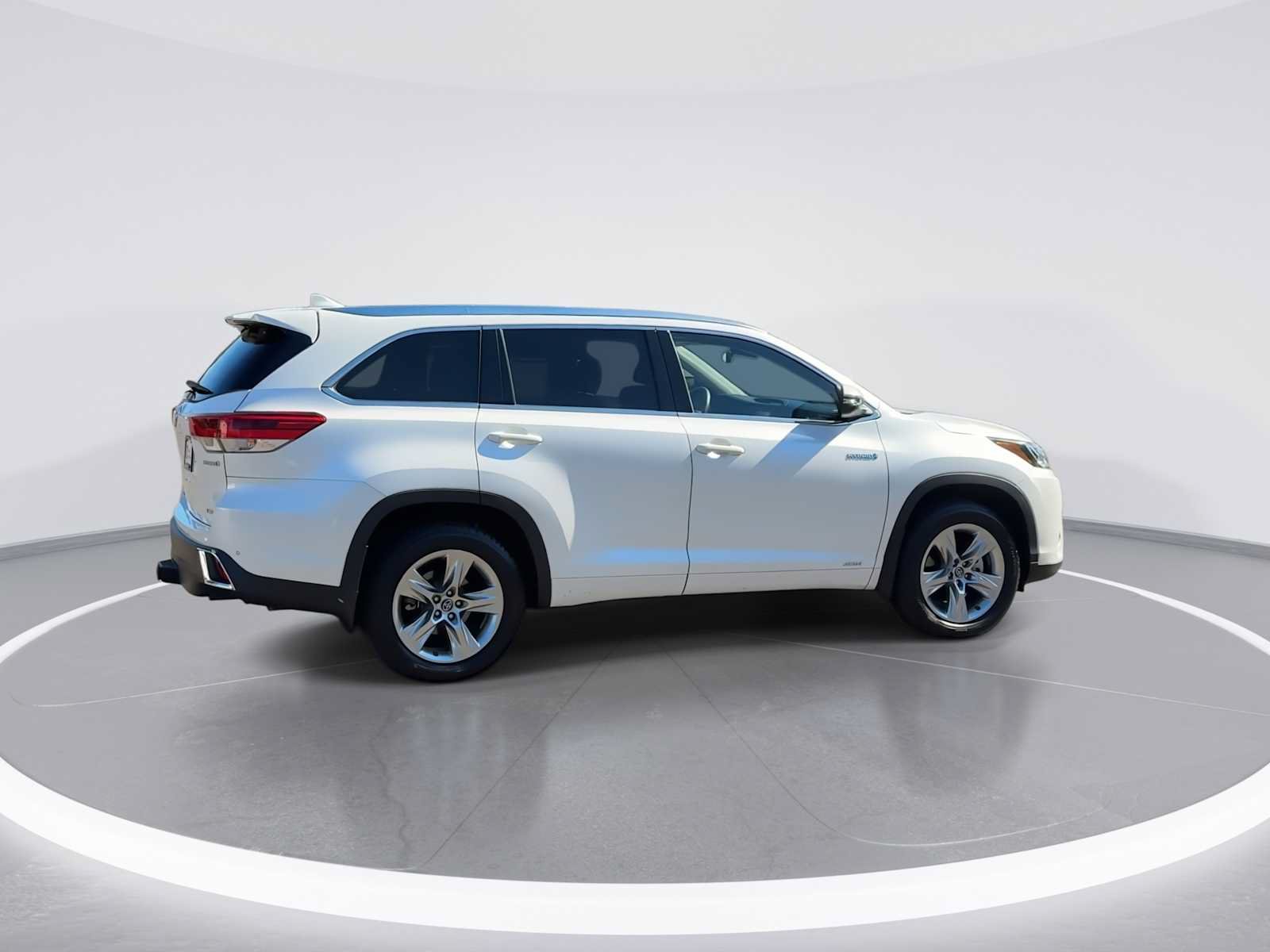 Certified 2019 Toyota Highlander Limited AWD/4WD image 8