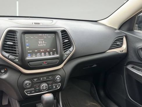 Used 2017 Jeep Cherokee High Altitude AWD/4WD image 8