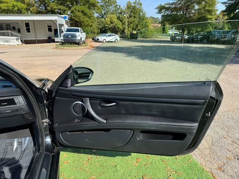 Used 2010 BMW M3 Convertible 2D image 32