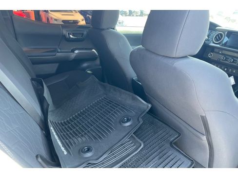 Used 2019 Toyota Tacoma TRD Off-Road w/ Technology Package RWD image 17