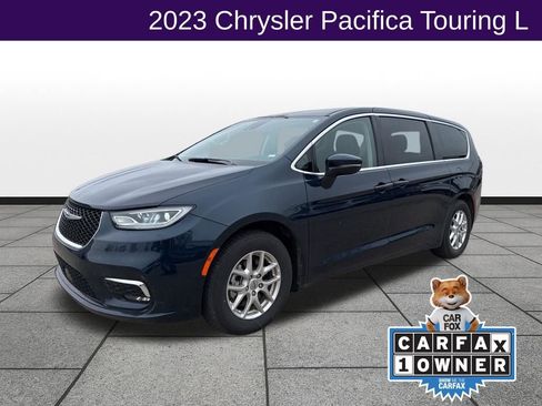 Used 2023 Chrysler Pacifica Touring-L image 1