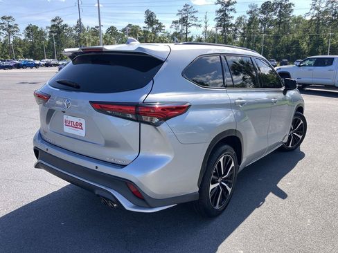 Used 2022 Toyota Highlander XSE AWD/4WD image 5