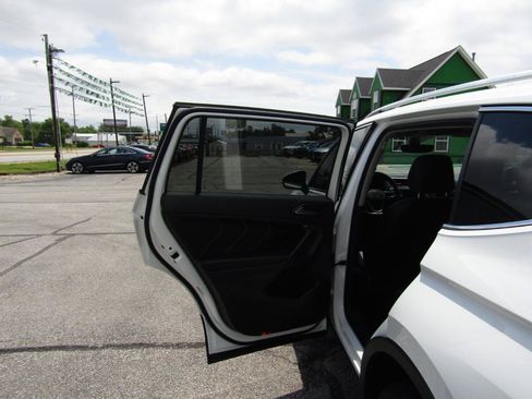 Used 2022 Volkswagen Tiguan SE AWD/4WD image 20
