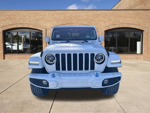 Used 2023 Jeep Wrangler Unlimited Sahara image 3