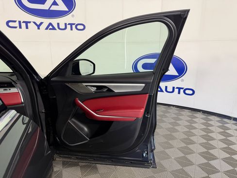 Used 2023 Jaguar F-PACE R-Dynamic S image 10