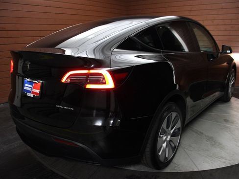 Used 2022 Tesla Model Y Long Range image 4