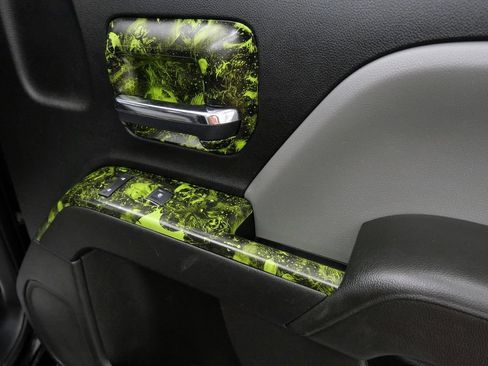 Used 2019 Chevrolet Silverado 1500 Custom w/ Custom Convenience Package AWD/4WD image 17