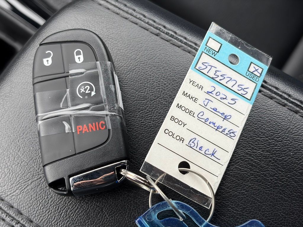 Used 2025 Jeep Compass Limited AWD/4WD image 37