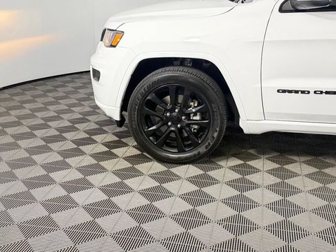Used 2022 Jeep Grand Cherokee Laredo X AWD/4WD image 12