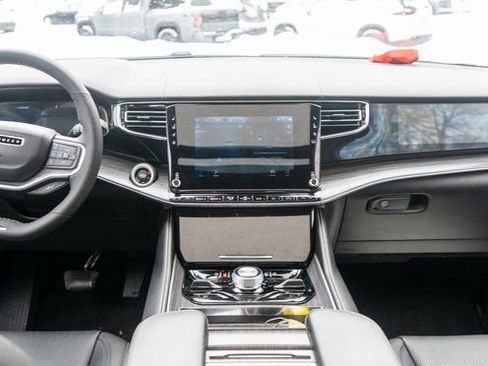 Used 2023 Jeep Wagoneer Series III w/ Premium Group I AWD/4WD image 22