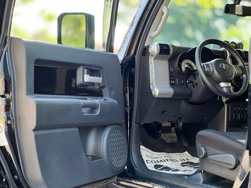 Used 2010 Toyota FJ Cruiser 4WD w/ Upgrade Pkg 2 image 9