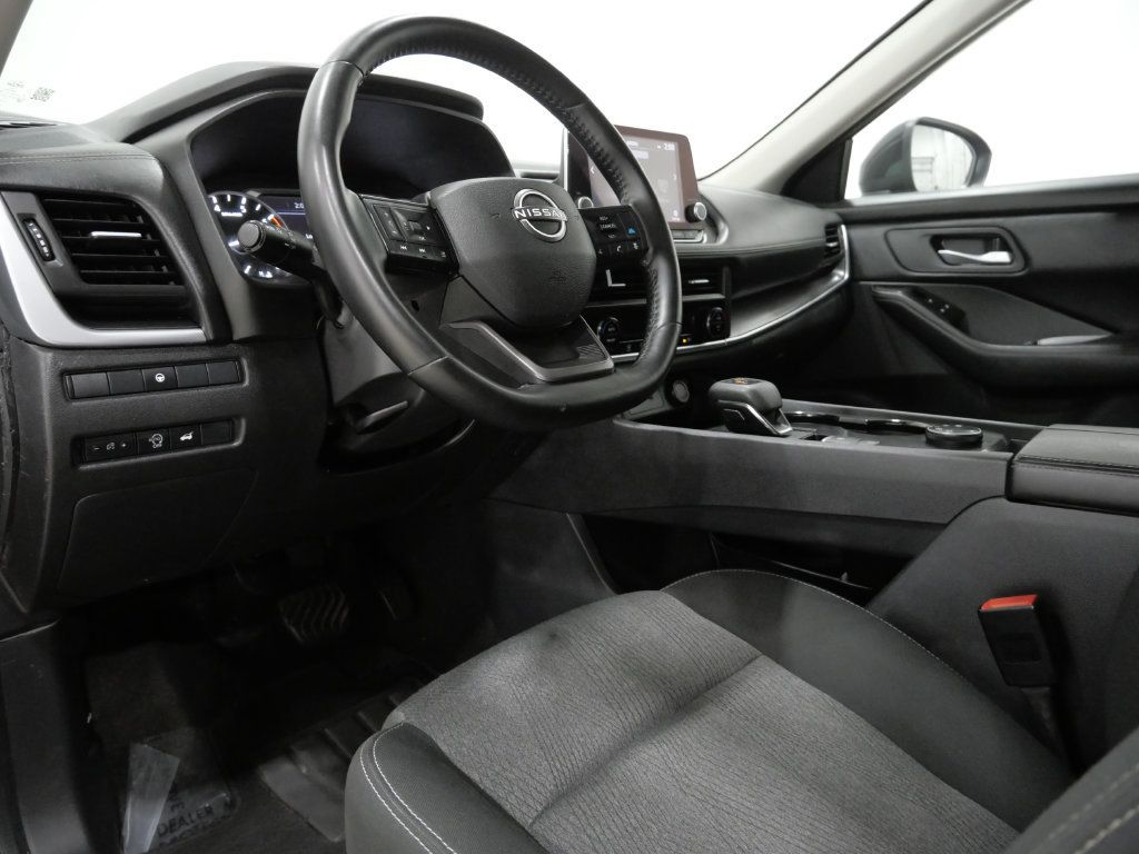 Used 2025 Nissan Rogue SV AWD/4WD image 11
