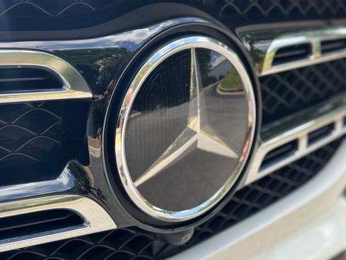 Used 2021 Mercedes-Benz GLS 580 4MATIC image 25