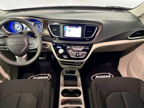 Used 2023 Chrysler Voyager LX image 22