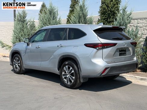 Used 2025 Toyota Highlander XLE AWD/4WD image 5