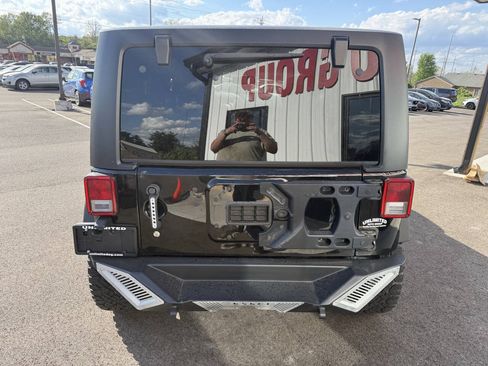 Used 2017 Jeep Wrangler Sport AWD/4WD image 9