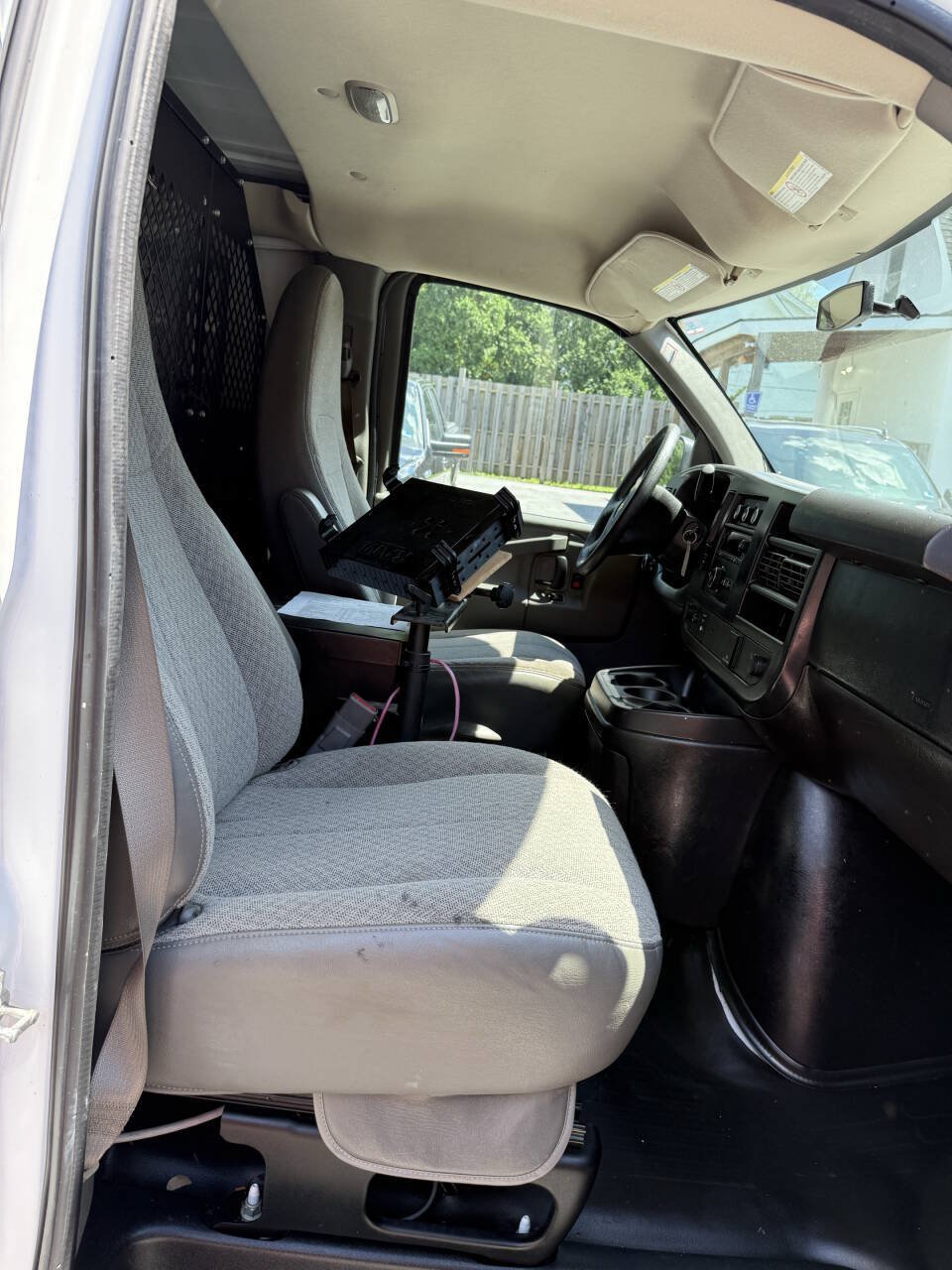 Used 2015 Chevrolet Express 2500 RWD image 11