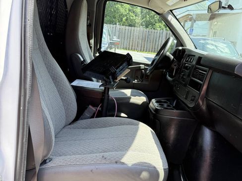 Used 2015 Chevrolet Express 2500 RWD image 11