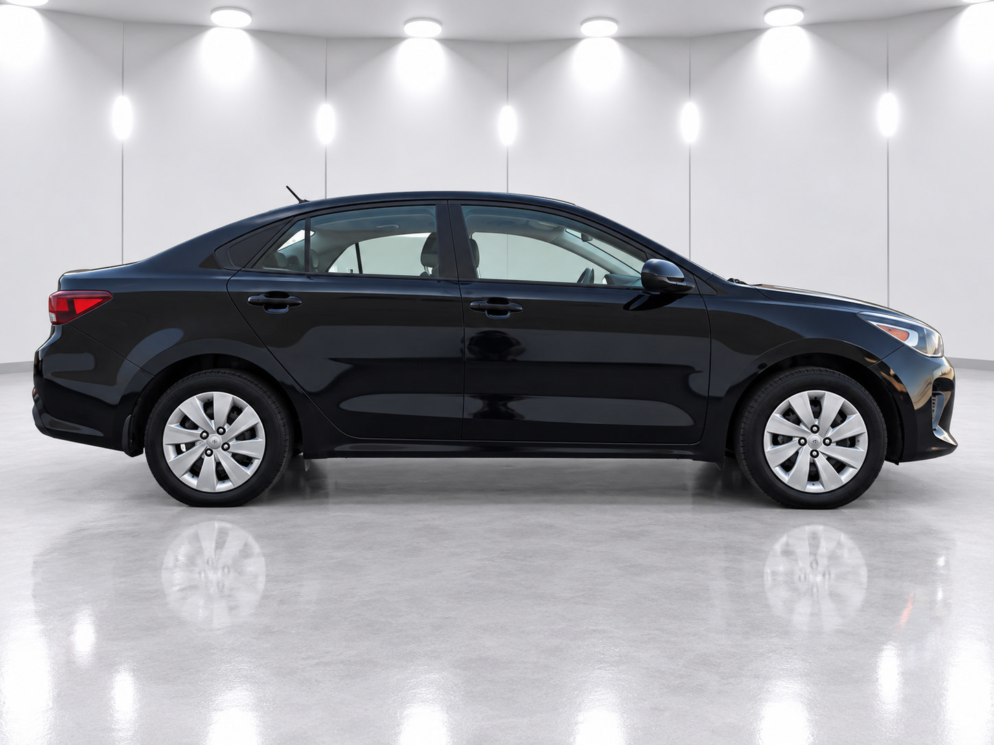 Used 2019 Kia Rio S FWD image 4