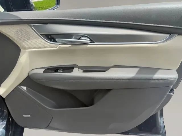 Used 2019 Cadillac XT5 Luxury w/ Advanced Security Package FWD image 13