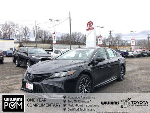 Certified 2024 Toyota Camry SE image 1