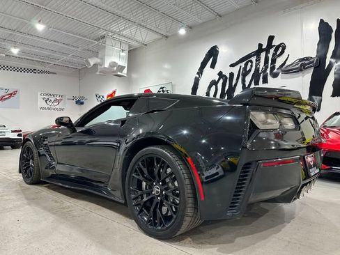 Used 2015 Chevrolet Corvette Z06 w/ 3LZ Preferred Equipment Group RWD image 17