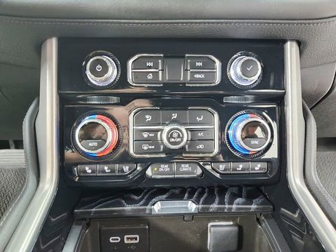 Used 2023 GMC Yukon Denali image 32