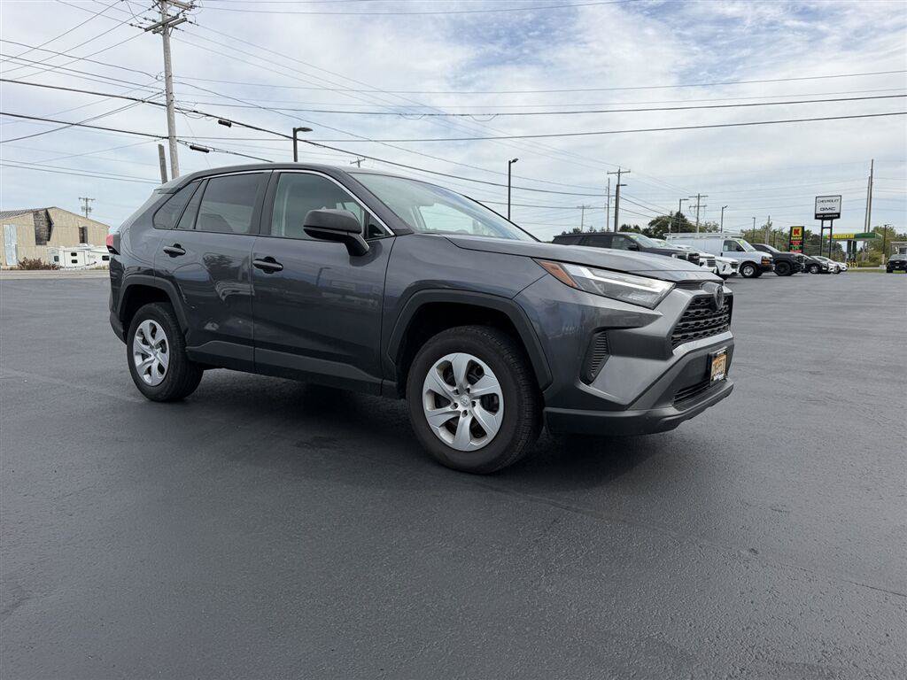 Used 2024 Toyota RAV4 LE AWD/4WD image 2
