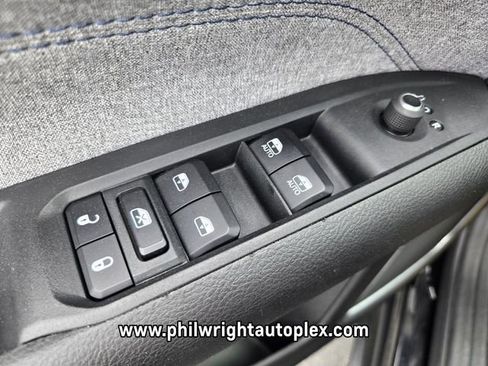 Used 2024 Jeep Compass Latitude AWD/4WD image 31