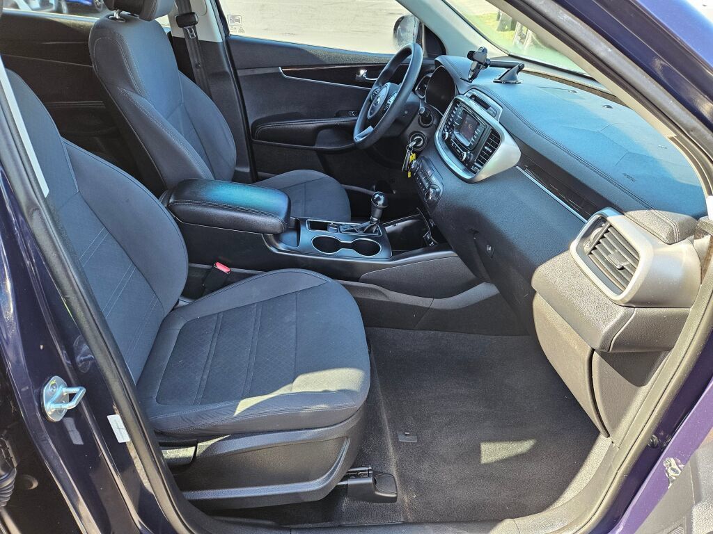 Used 2016 Kia Sorento FWD image 9