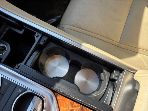 Used 2015 Jaguar XF Premium image 36