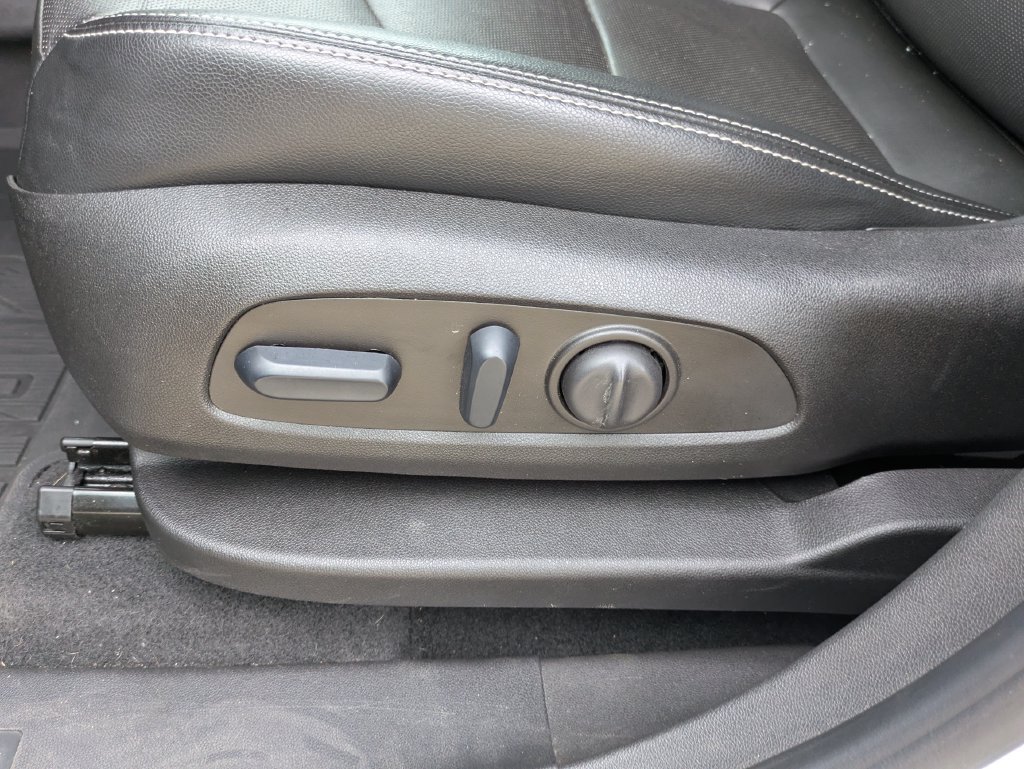 Used 2023 GMC Terrain SLT w/ Infotainment Package II FWD image 5