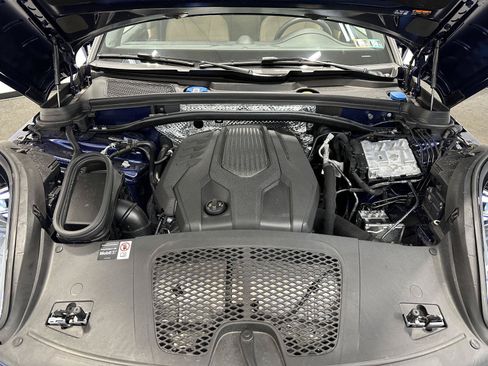 Certified 2026 Porsche Macan AWD/4WD image 45