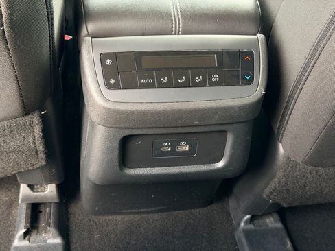 Used 2024 Nissan Pathfinder SV FWD image 16
